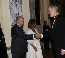 Su Majestad el Rey recibe el saludo del presidente del Senado, Pedro Rollán