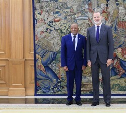 Su Majestad El Rey y el Presidente de la República de Namibia, Sr. Nangolo Mbumba