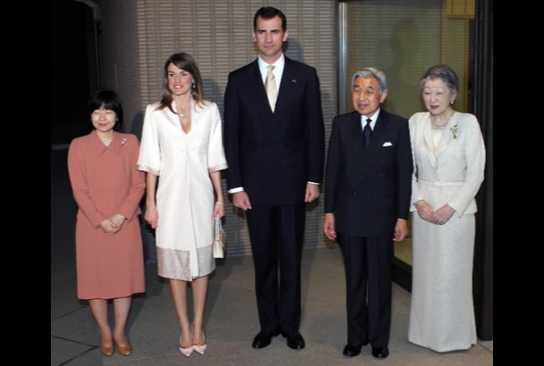 Cena en honor de SS.AA.RR. los Príncipes de Asturias ofrecida por SS.AA.II. los Emperadores del JapónTokio, 3 de junio de 2005.