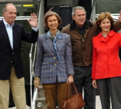 Almuerzo de SS.MM. los Reyes con el Presidente de los EE.UU. y Sra. de Bush. 24 de noviembre de 2004