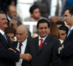 El Príncipe en el acto de Toma de Posesión, con los Presidentes de México, Vicente Fox, y Panamá, Martín Torrijos