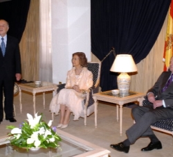 Los Reyes, con el Presidente del Senado de Jordania, Zaid Al Rifal