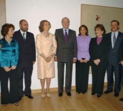 Foto de familia en la inauguración de la exposición del pintor madrileño José María Sicilia