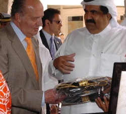 Don Juan Carlos y el Emir de Qatar en su visita al Zoco Histórico