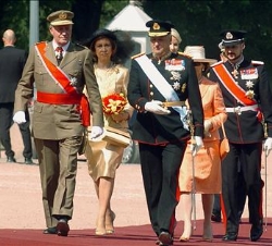 Los Reyes Don Juan Carlos y Doña Sofía, junto a los Monarcas noruegos, Harald y Sonia; y los Príncipes Haakon y Mette-Marit, a su llegada al Palacio R