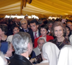 La Reina, en la recepción a la colectividad española
Embajada de España. Rabat, 18 de enero de 2005