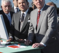 Don Juan Carlos y Mohamed VI, en la inauguración de la Central de Tahaddart
Tánger, 19 de enero de 2005