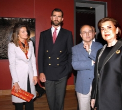 Los Príncipes con la Ministra de cultura de México, Sari Bermúdez, y el fotógrafo Juan Manuel Castro Prieto