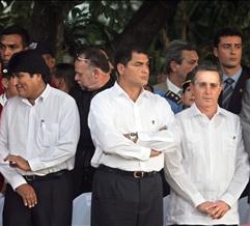 Su Alteza Real el Príncipe de Asturias, junto al Presidente de Venezuela, Hugo Chávez, el Presidente de Bolivia, Evo Morales, el Presidente electo de 